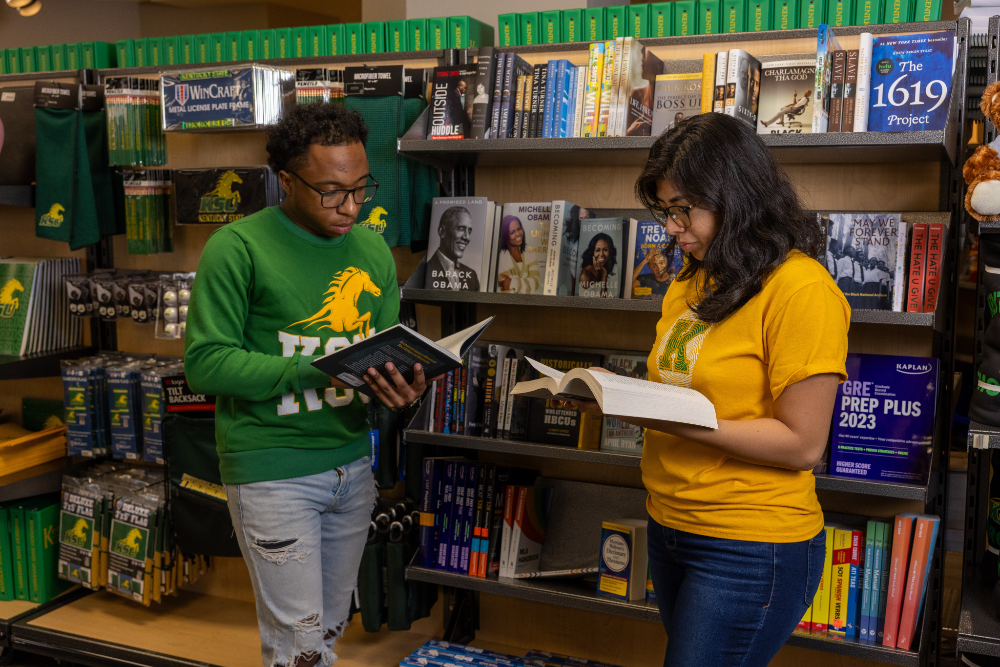 KSU students reading